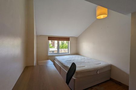 6 bedroom semi-detached house to rent - Photo 3