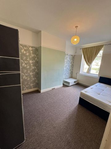 1 bedroom in a house share to rent - Photo 2