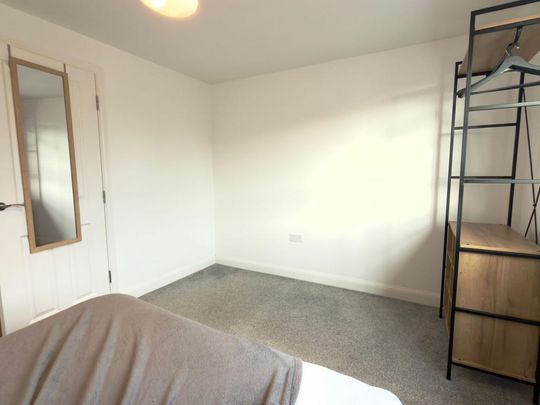 1 bedroom in a house share to rent - Photo 1