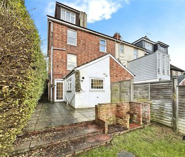 3 bedroom end of terrace house to rent - Photo 1