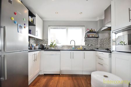 De Bohun Court, CB10, Saffron Walden - Photo 4