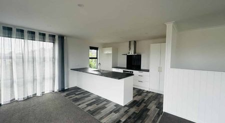 Stunning modern property with views - Photo 4