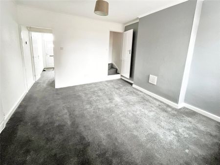 Bloomsgrove Road, Ilkeston, Derbyshire, DE7 - Photo 2