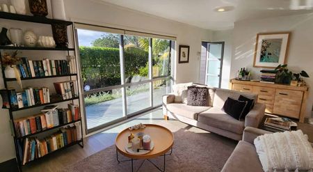 Comfortable & Spacious Living in Panmure - Photo 5