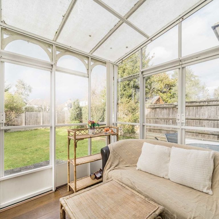 Christian Fields, SW16 3JY, London - Photo 1