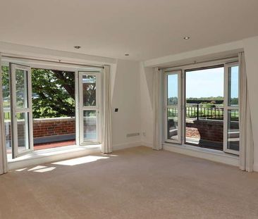Portsmouth Road, Esher, KT10 - Photo 3