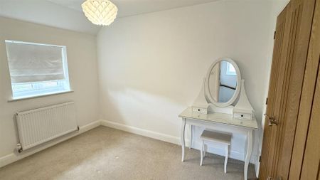 2 bedroom end of terrace house to rent - Photo 2