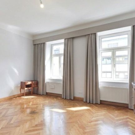 Stilvolles Wohnen in historischer Ceconi-Villa im Andräviertel! - Foto 1