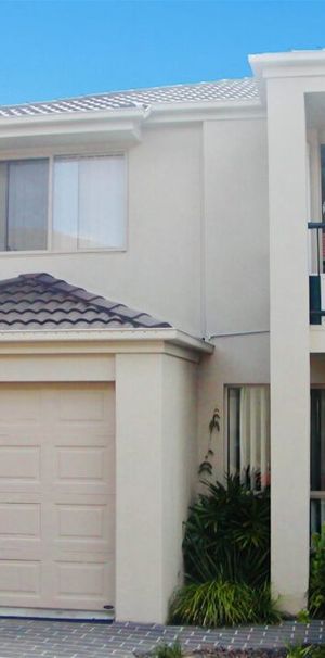 OWNER PAYS WATER BILL- Great location Unit in Mansfield State School Catchment - Photo 1
