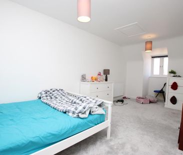 4 bedroom end of terrace house to rent - Photo 3