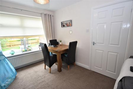 3 bedroom semi-detached house to rent - Photo 2