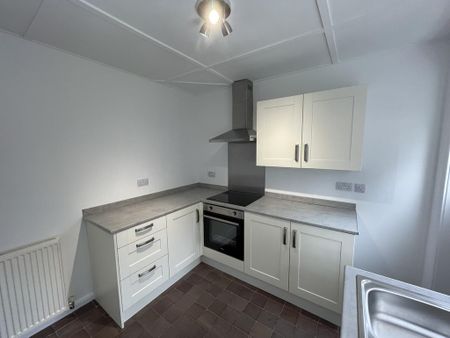 3 bedroom detached house to rent - Photo 3