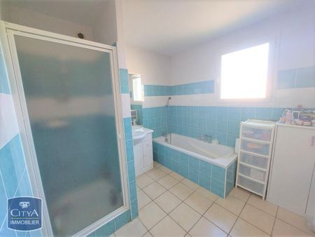 Location Maison 4 pièces 85m² PONT DU CHATEAU 63430 - Photo 3