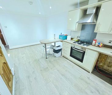 4 bedroom terraced house to rent - Photo 5