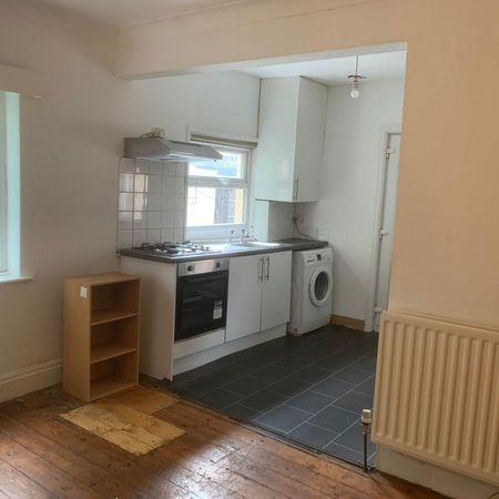 3 bedroom semi-detached house to rent - Photo 4