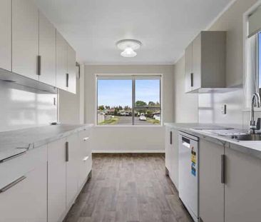 Fully Renovated, Warm & Sunny Home - Photo 4