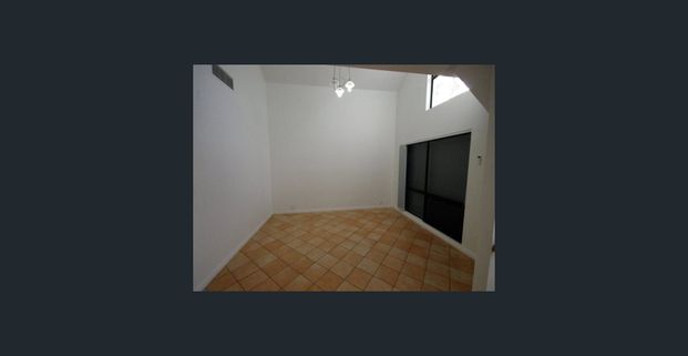 Breathtaking Ocean Views: Luxurious 4-Bedroom Coastal Home - Photo 1