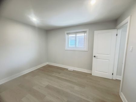 For Lease - 248 Fairglen Avenue Unit# Part of Main floor, Toronto, Ontario - Photo 2