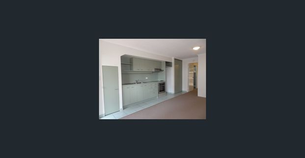 One bedroom unit - Fantastic Location - Close to Public Transport - Photo 1