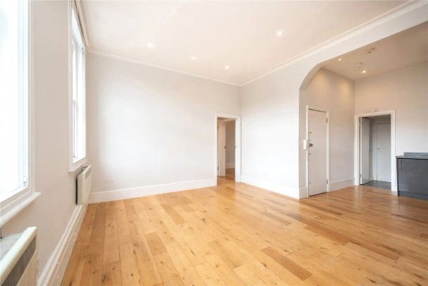 2 bedroom flat in Chalk Farm - Photo 1