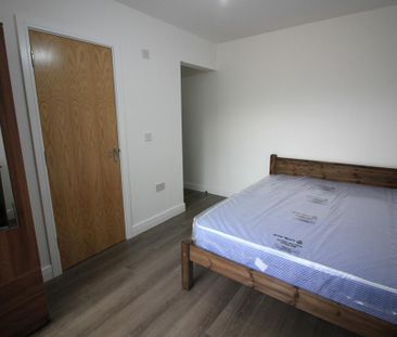 6 bedroom terraced house to rent - Photo 2