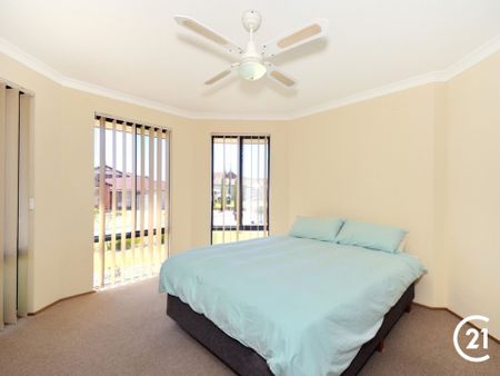 Spacious Family Home in a Prime Secret Harbour Location! - Photo 4
