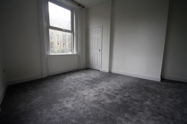 3 bed terraced house to rent in St. Johns Place, Halifax - Photo 1