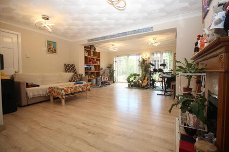 3 bedroom end of terrace house to rent - Photo 2