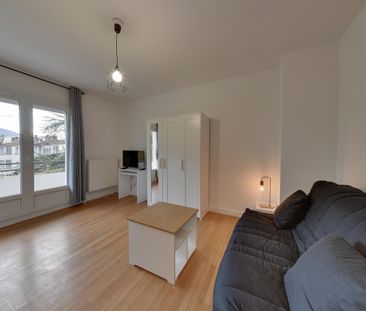 Grenoble Déportés, en étage avec vue, entièrement refait à neuf, lo... - Photo 6