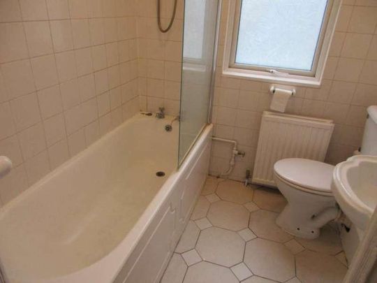 Ronald Park Avenue, Westcliff On Sea, SS0 - Photo 1