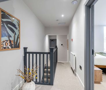 Luxurious 6 bedroom, all en-suite student house! - Photo 3