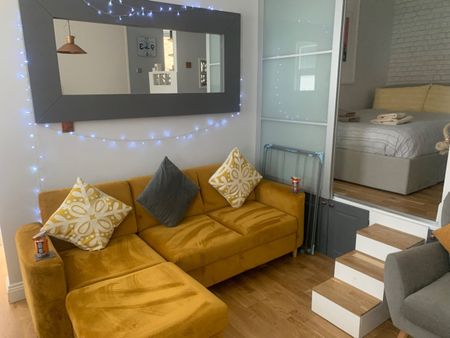 1 Bed Flat, South Park, EH6 - Photo 2