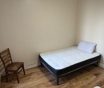 Room in a Shared House, Balmoral Road, NW2 - Photo 2