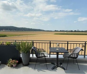 Appartement mansardé de 4,5 pièces avec une belle terrasse avec vue ! - Photo 4