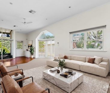 Character-Filled Four Bedroom Family Home in Prime Kew Location - Photo 2