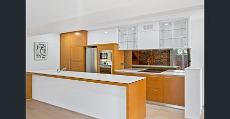 SPACIOUS 3-BEDROOM TOWNHOUSE WITH OPEN PLAN KITCHEN, LIVING, DINING AREAS. LARGE SEMI-ENCLOSED PATIO PERFECT FOR ENTERTAINING. NBN INSTALLED. - Photo 2