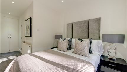 Four bedroom flat, Somerset court, Lexham Gardens, London W8 - Photo 5