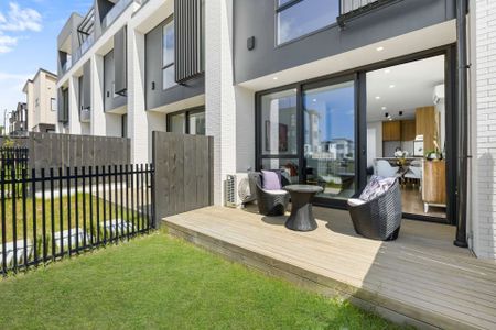 Brand New Corner Townhouse in Flat Bush - Photo 2