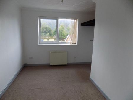 2 bedroom maisonette to rent - Photo 4