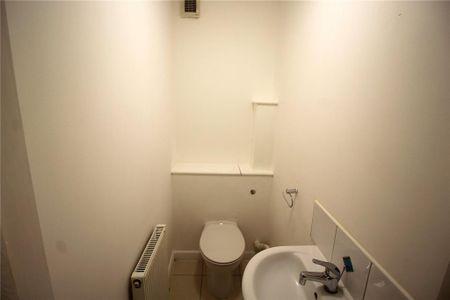 2 bedroom maisonette to rent - Photo 3