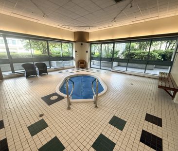 Beautiful and Bright One Bedroom Plus Den in Convenient Surrey Cent... - Photo 1