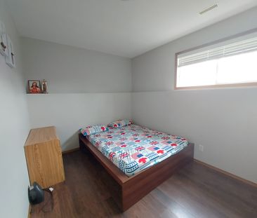 Beautiful 5 Bedroom House In Oriole Park! - Photo 2