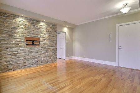 Condo for rent, Montréal (Ville-Marie) - Photo 2