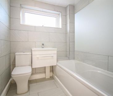 5 bedroom semi-detached house to rent - Photo 5