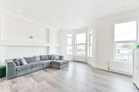 3 bedroom flat to rent - Photo 2