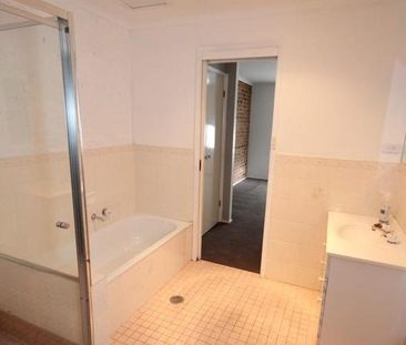 Neat 2 bedroom Belconnen townhouse - Photo 6