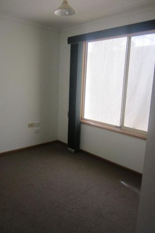 Neat 3 bedroom home - Photo 4