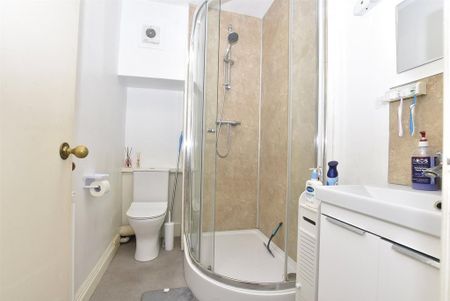 1 bedroom parking to rent - Photo 5