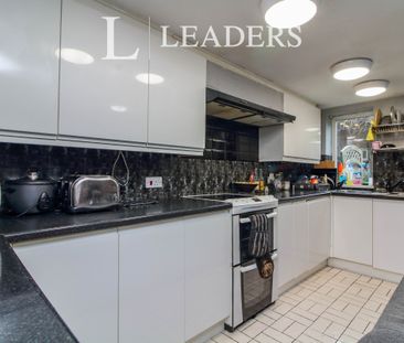 8 bedroom room to rent City Centre House Share - Chestnut Walk, Wor... - Photo 2