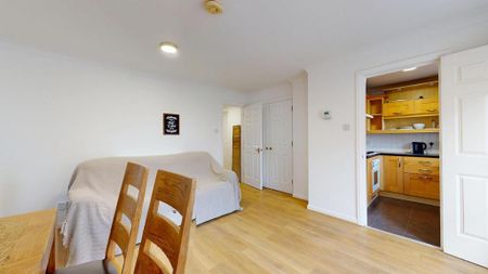 2 bedroom apartment to rent - Photo 2